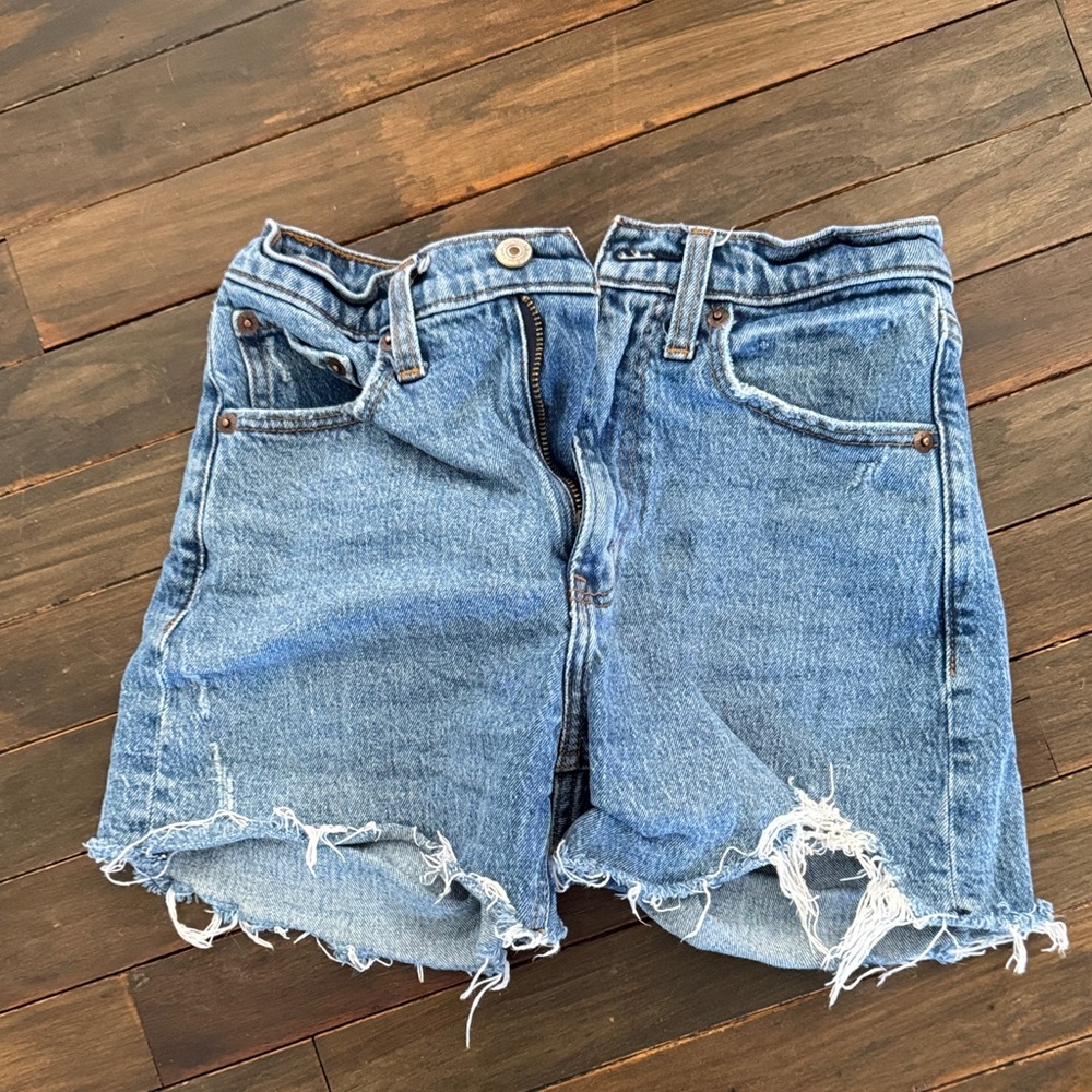 Abercrombie 4” Mom Short High Rise